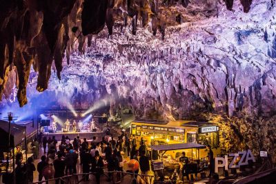 ガンガラーの谷　スタイリッシュカジュアルビュッフェプラン