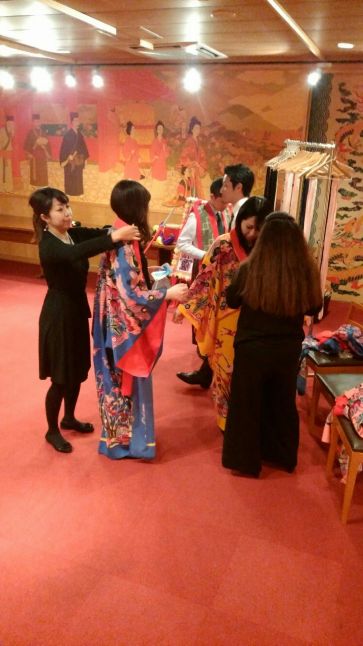 流装一番屋　着付け様子1