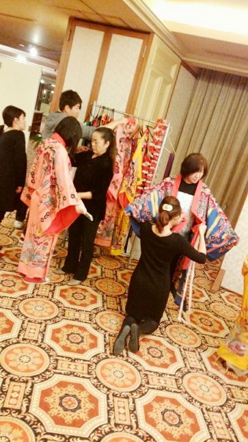 流装一番屋　着付け様子3