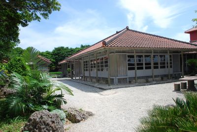 むら咲むら　謝名亭外観