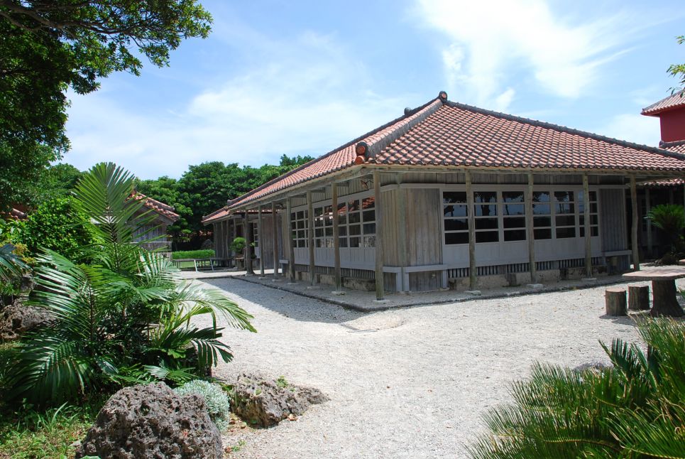 むら咲むら　謝名亭外観