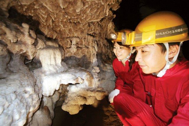 おきなわワールド　南の島の洞くつ探検