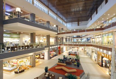 イオンモール沖縄ライカム　モール吹抜け