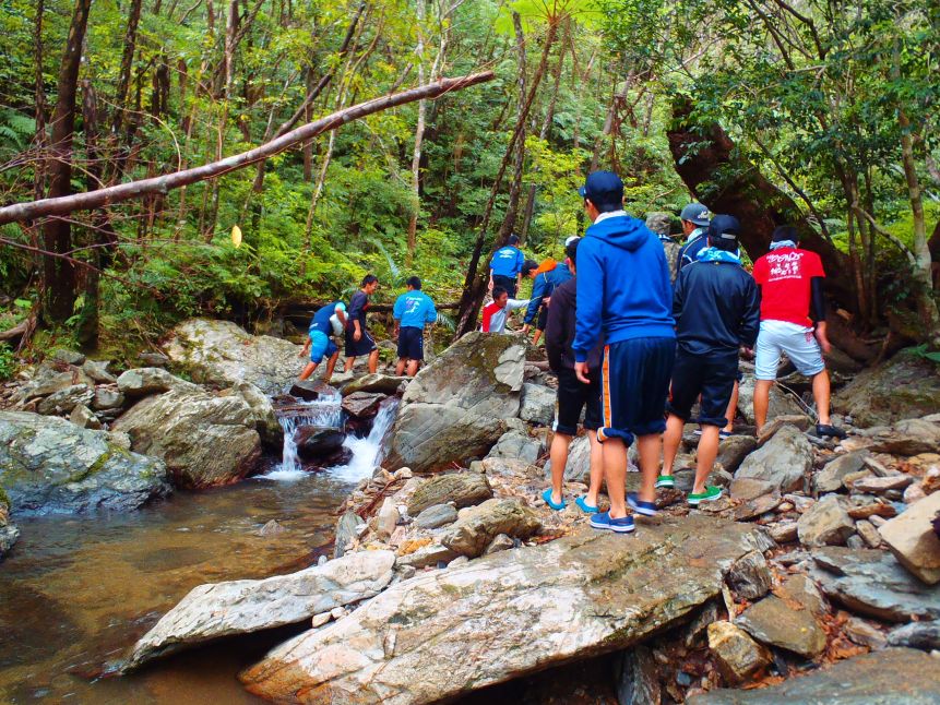 がじゅまる自然学校　清流リバートレッキング1