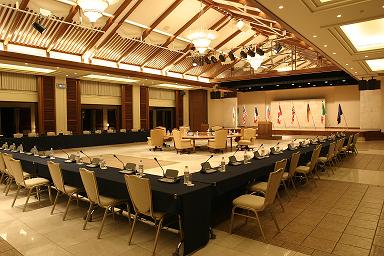 万国津梁館　サミットメモリアルテーブル