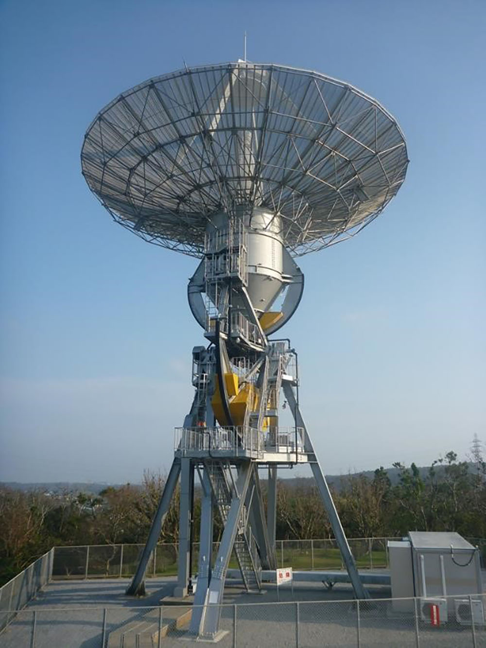 沖縄宇宙通信所　第２可搬局　パラボラアンテナ