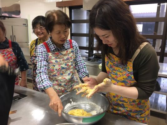 サーターアンダギー作り