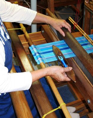 みね屋工房「草木染め体験プログラム」