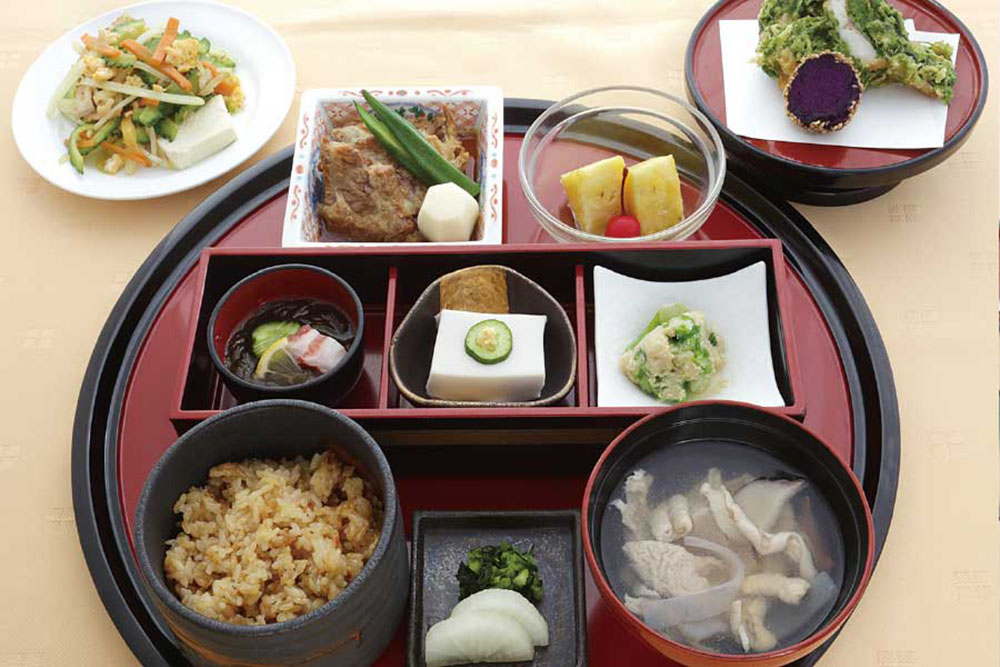 午餐红花1600日元（不含税）