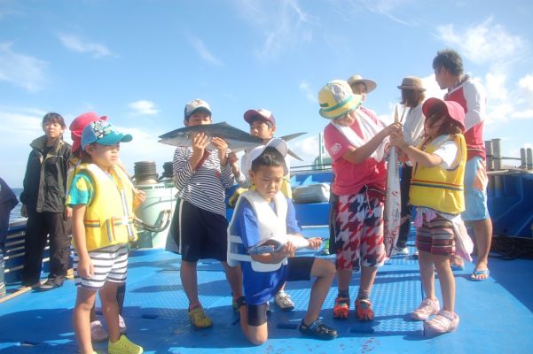 読谷村漁業協同組合「定置網漁体験」