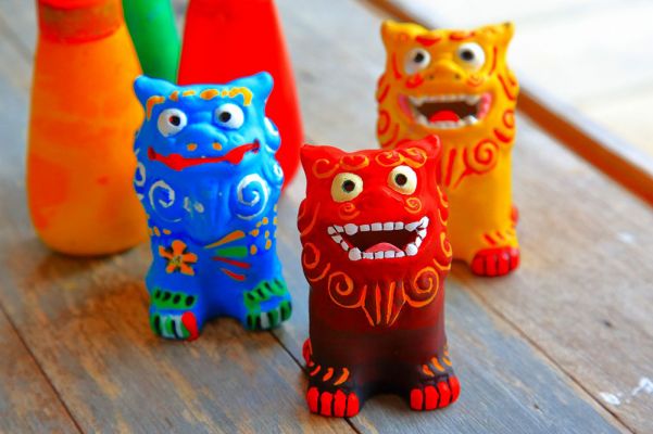 シーサー色付け体験