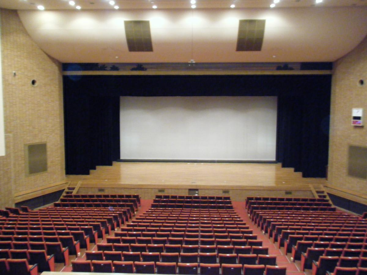 Tomigusuku City Central Community Center