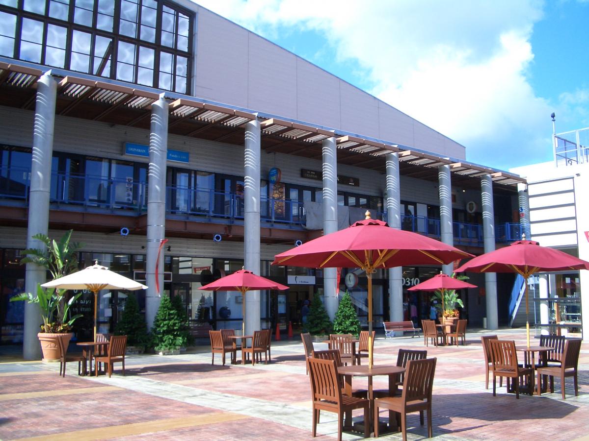 沖縄アウトレットモールあしびなー