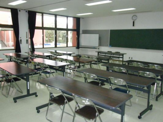 Tomigusuku City Central Community Center