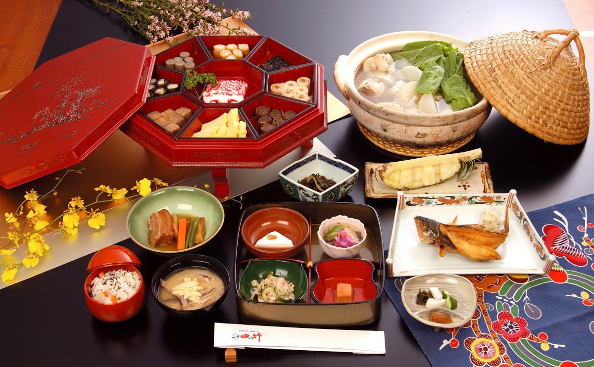 YOTSUTAKE Kume Ryukyu Dishes and Dance