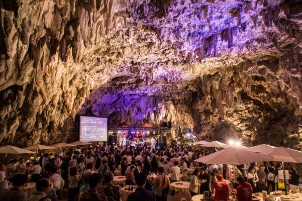 ガンガラーの谷ケイブカフェ