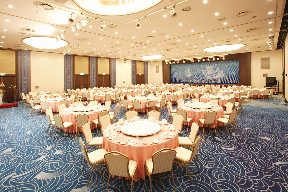 八重山の間（円卓）