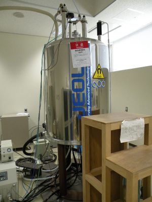 分析機器(核磁気共鳴装置)