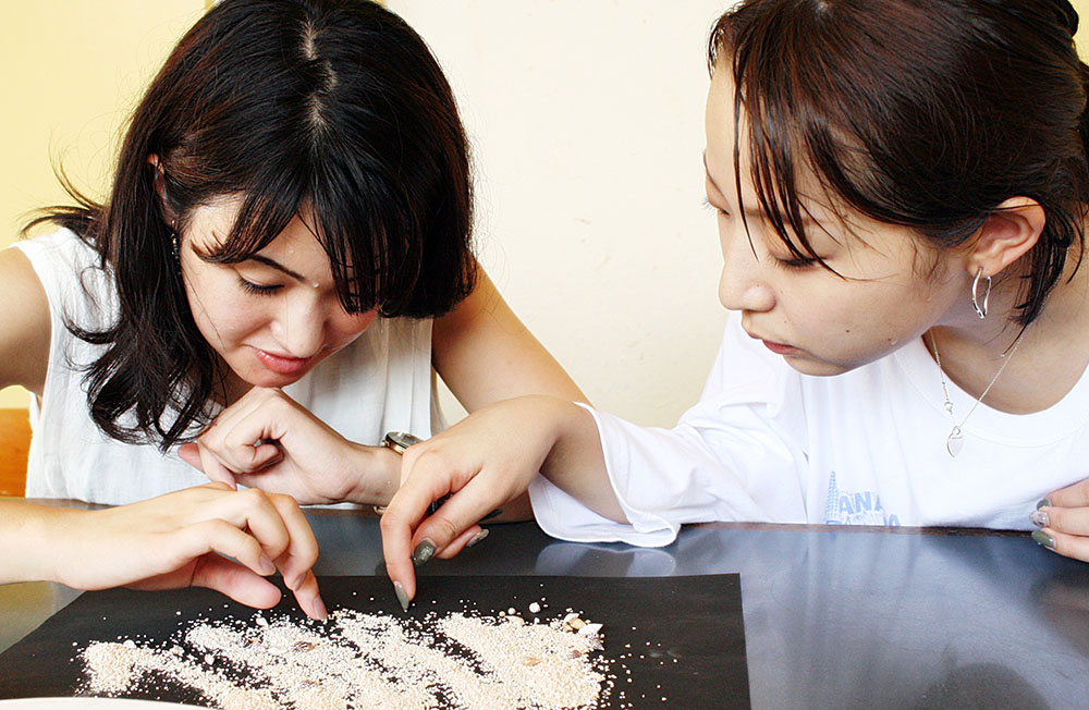 沖縄ガラス星砂体験