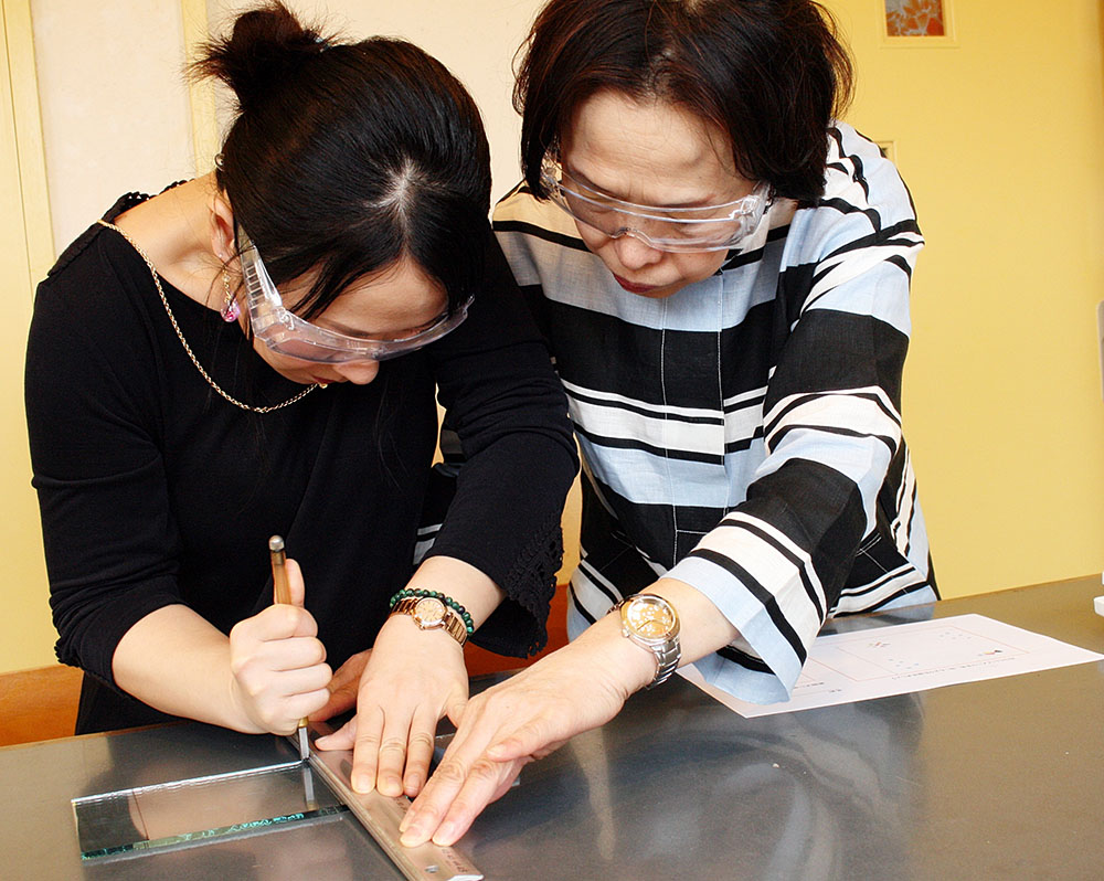 沖縄ガラス星砂体験