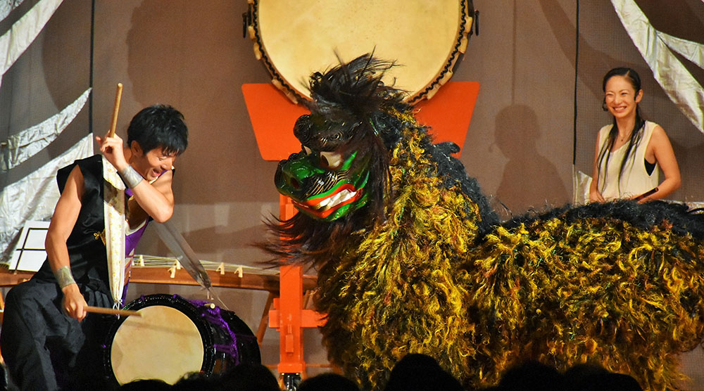 沖縄の獅子とのコラボレーション