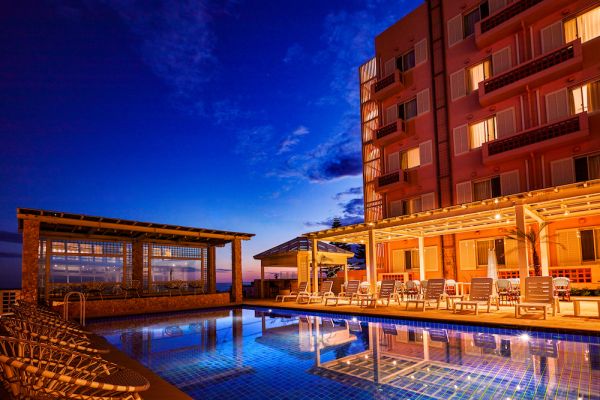 プールサイド夕景