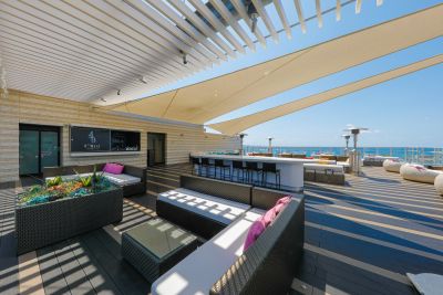 ダブルツリーbyヒルトン沖縄北谷リゾート　ルーフトップバー2