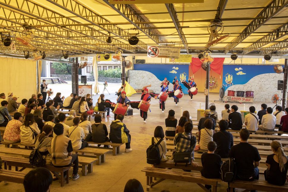 おきなわワールド　エイサー広場