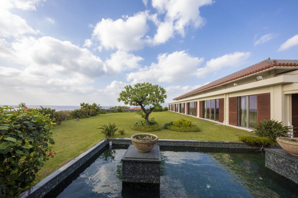 万国津梁館　ガーデン