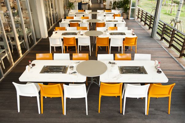 冲绳海滩塔楼酒店