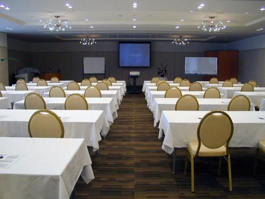 冲绳海滩塔楼酒店