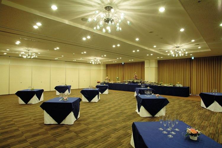 冲绳海滩塔楼酒店