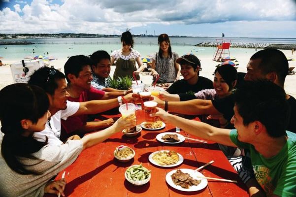 冲绳海滩塔楼酒店