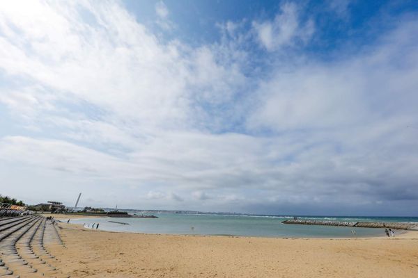 冲绳海滩塔楼酒店