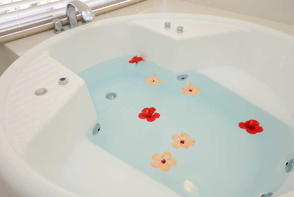 女性专用的公共按摩浴缸