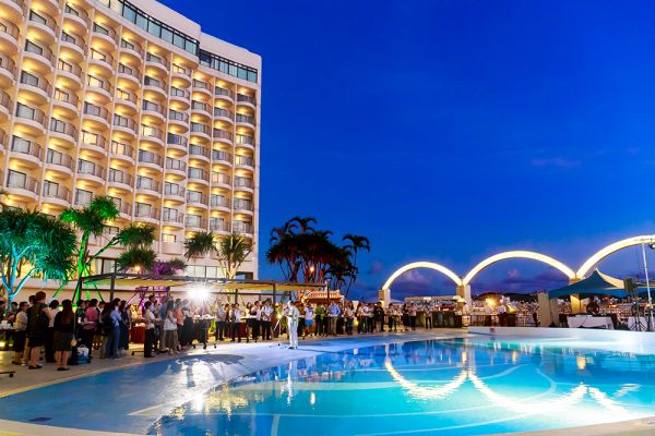 游泳池边派对图像