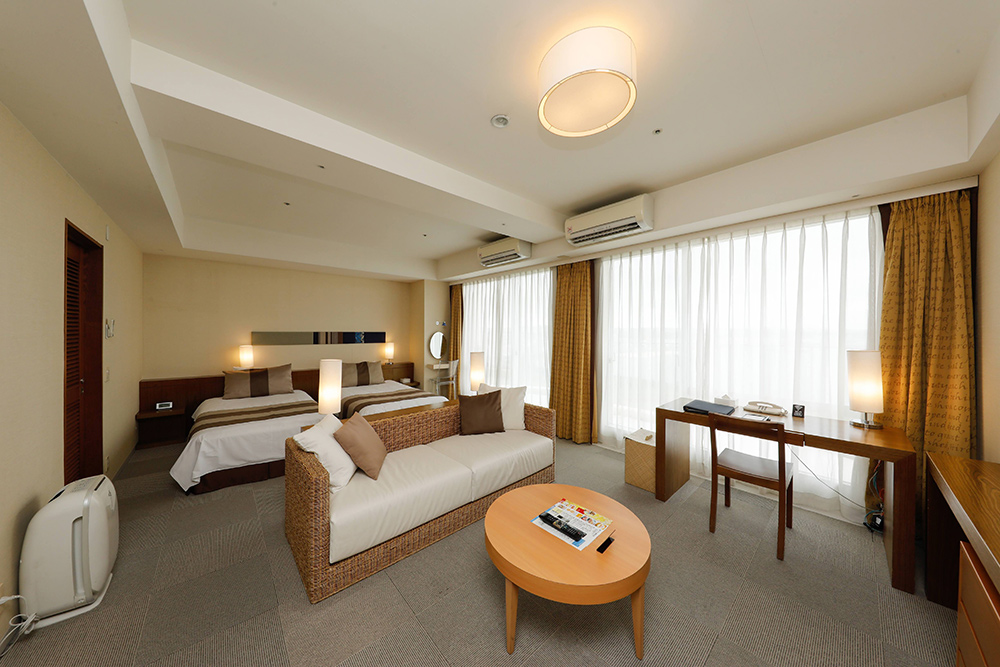 冲绳海滩塔楼酒店