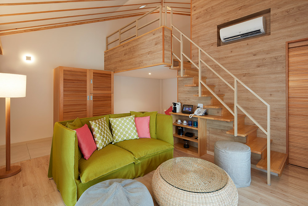 冲浪浴缸别墅房内景 右上阁楼